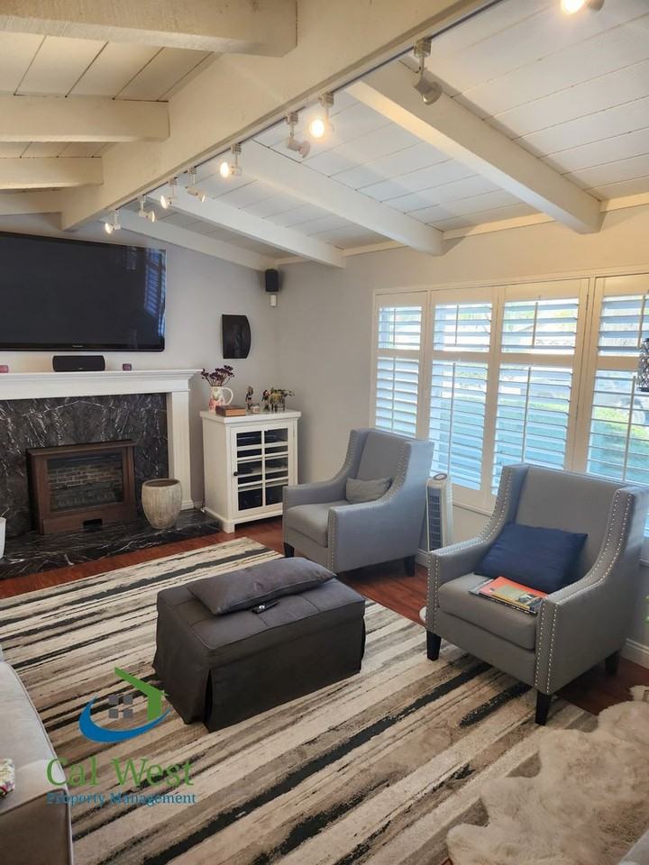 370 Madison Dr - Photo 3 of 13