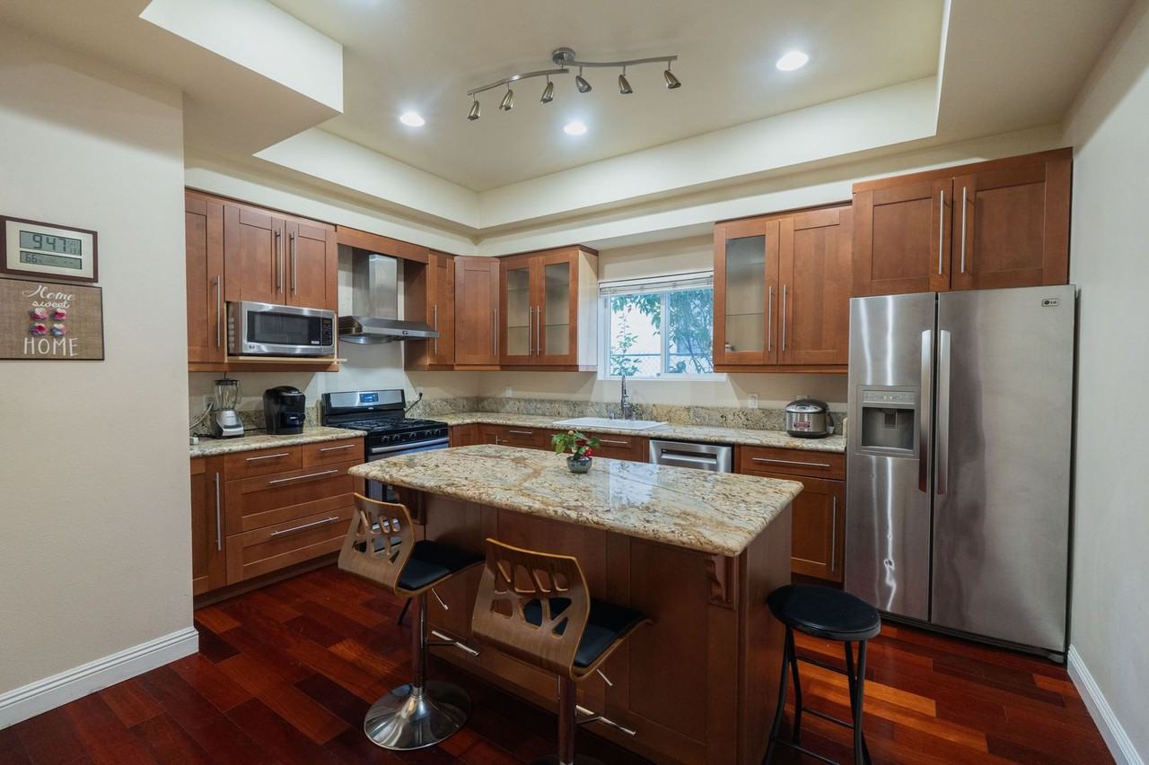 1410 Encino Ave - Photo 7 of 50