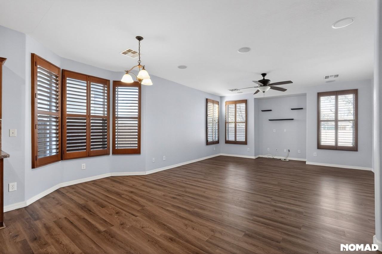 2140 W Desert Ln - Photo 3 of 31