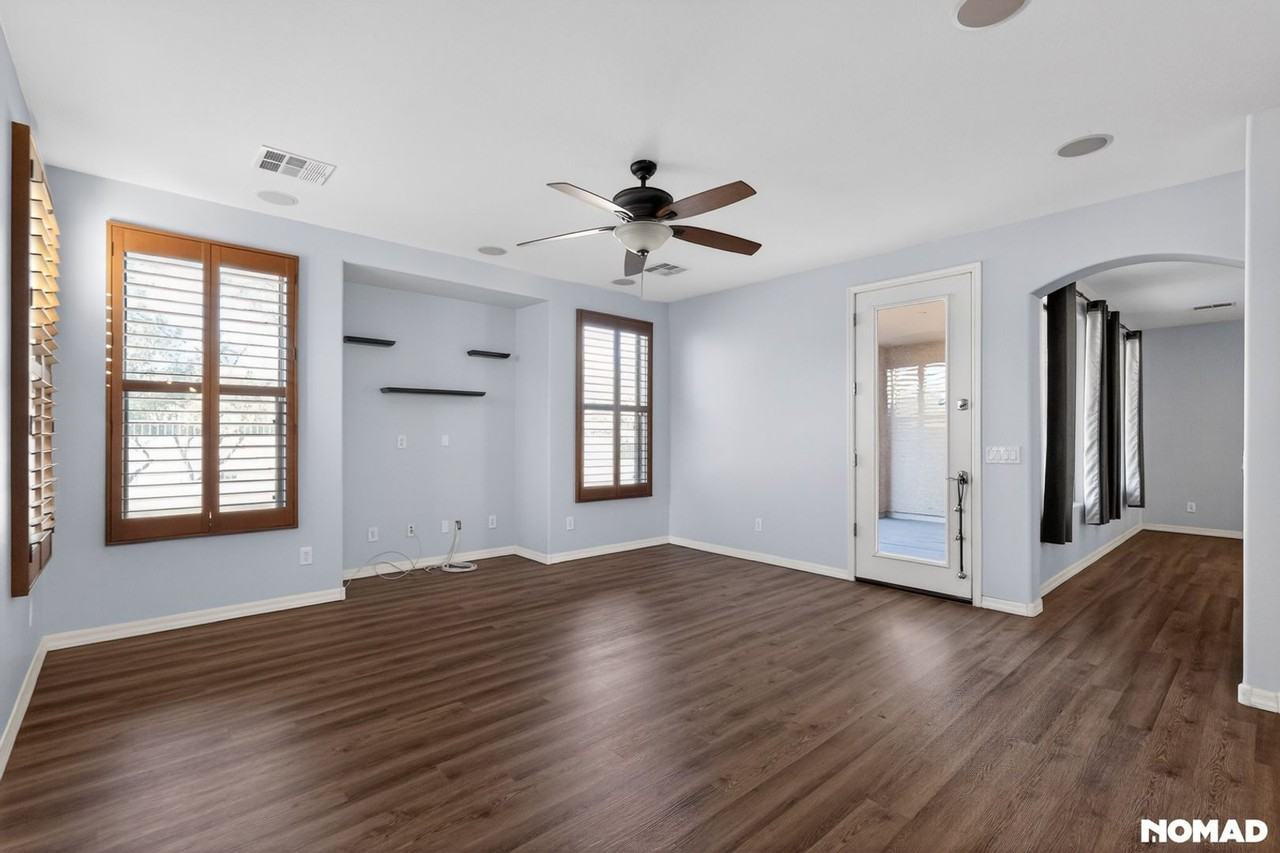 2140 W Desert Ln - Photo 4 of 31