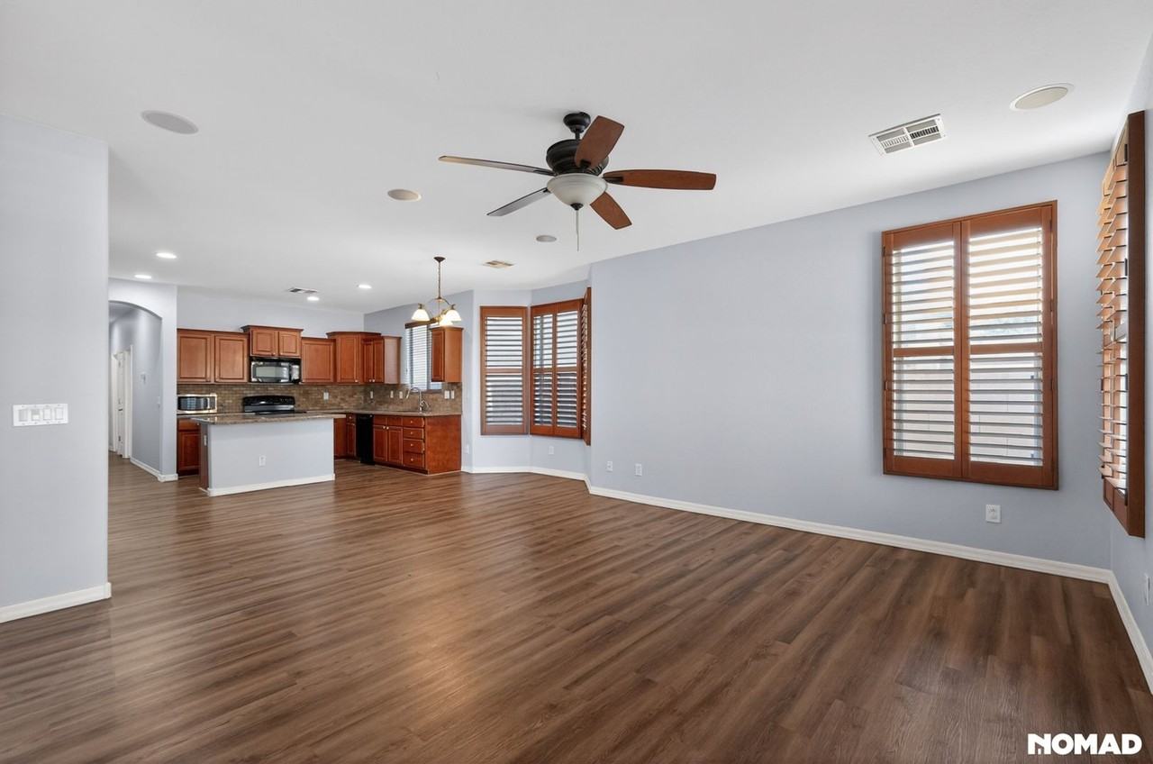 2140 W Desert Ln - Photo 7 of 31