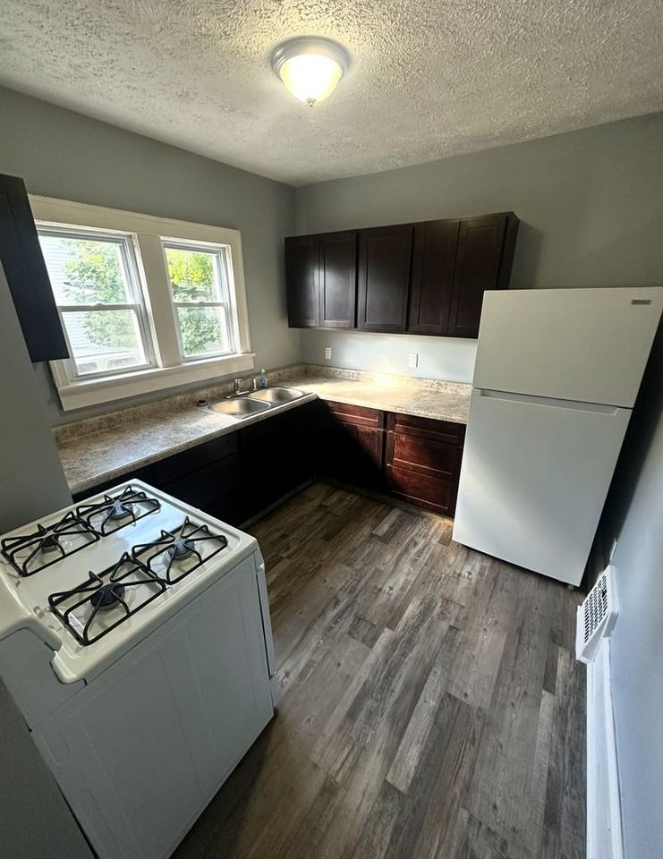 202 Burton Ave - Photo 5 of 18