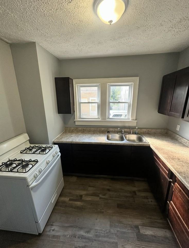 202 Burton Ave - Photo 6 of 18