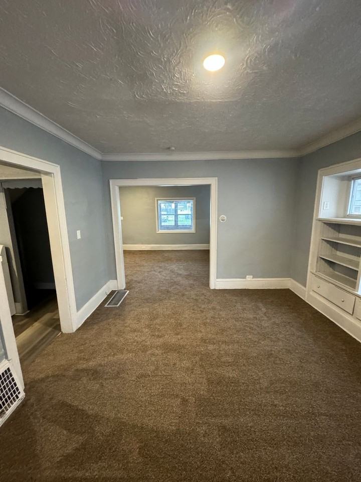 466 Woodland Ave - Photo 6 of 18