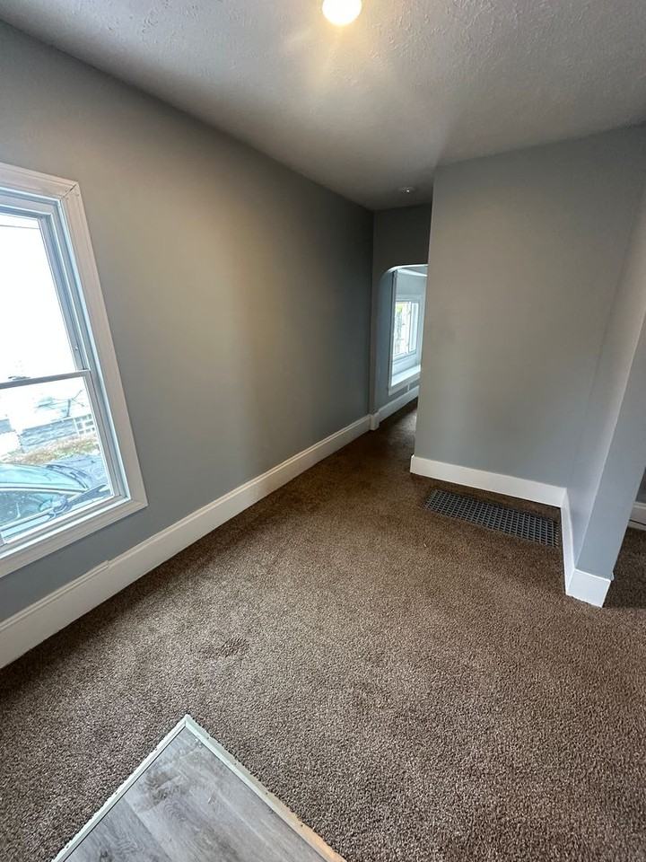 549 Dayton St - Photo 3 of 14