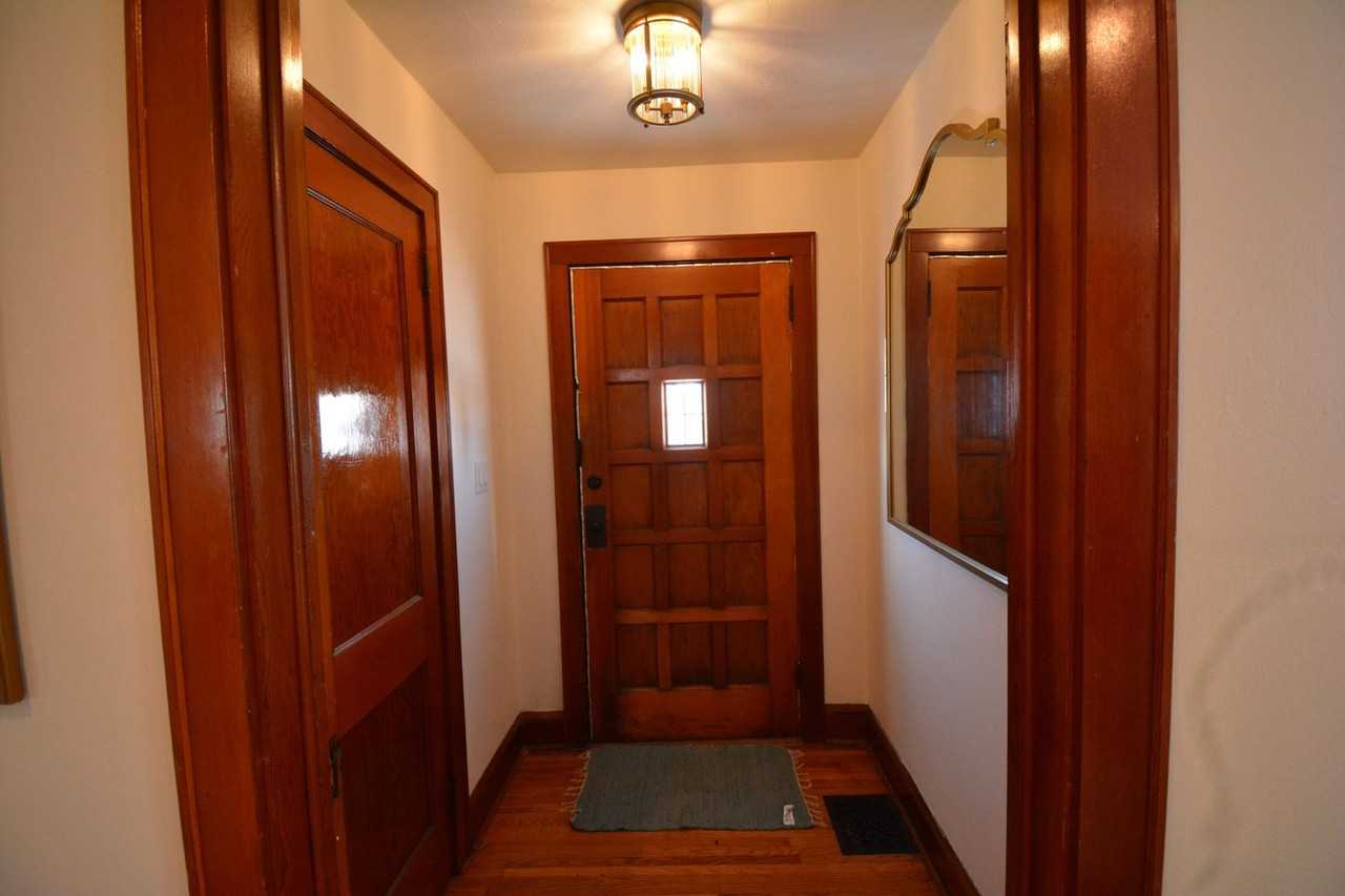 936 3rd Ave Se - Photo 5 of 15