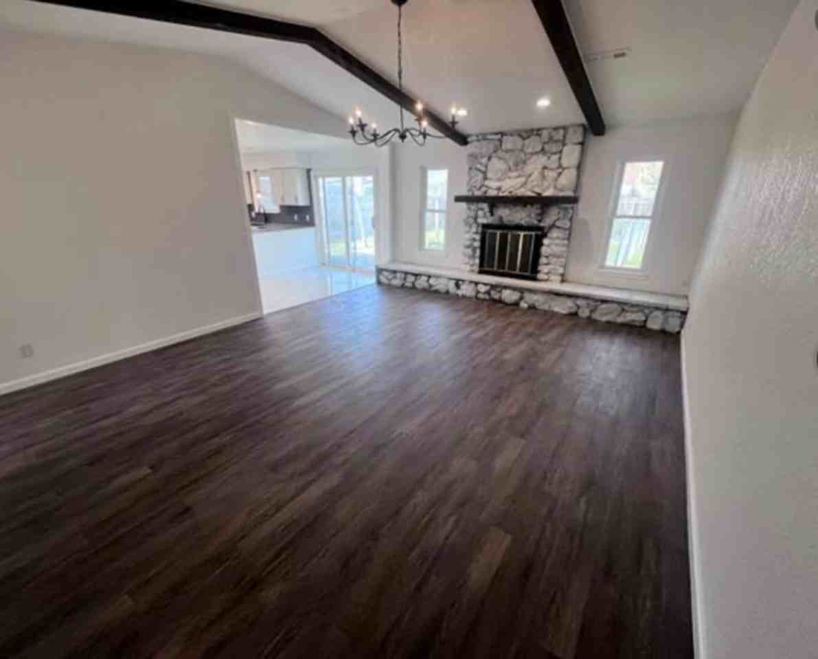 1924 W Urbana St - Photo 2 of 11