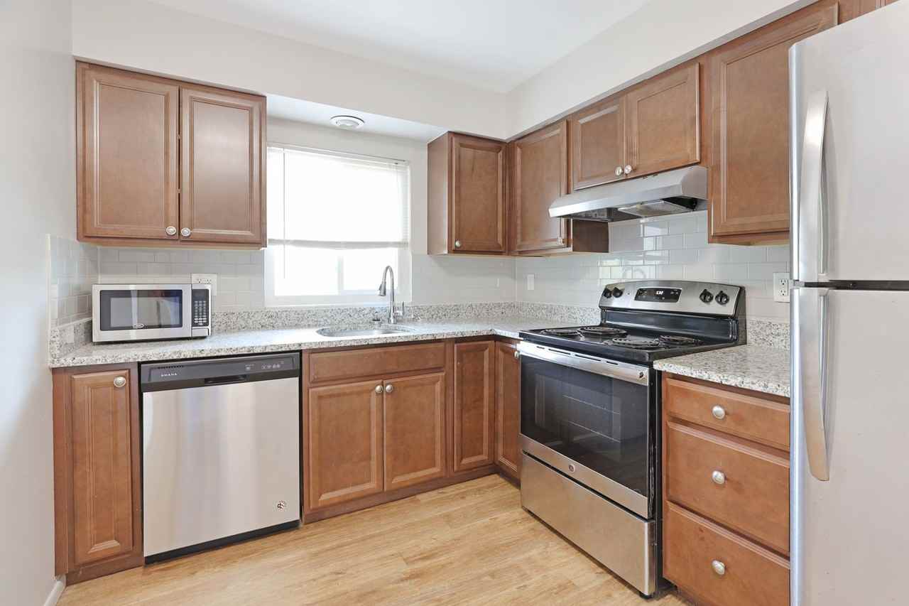 2304 Ringling Blvd - Photo 3 of 11