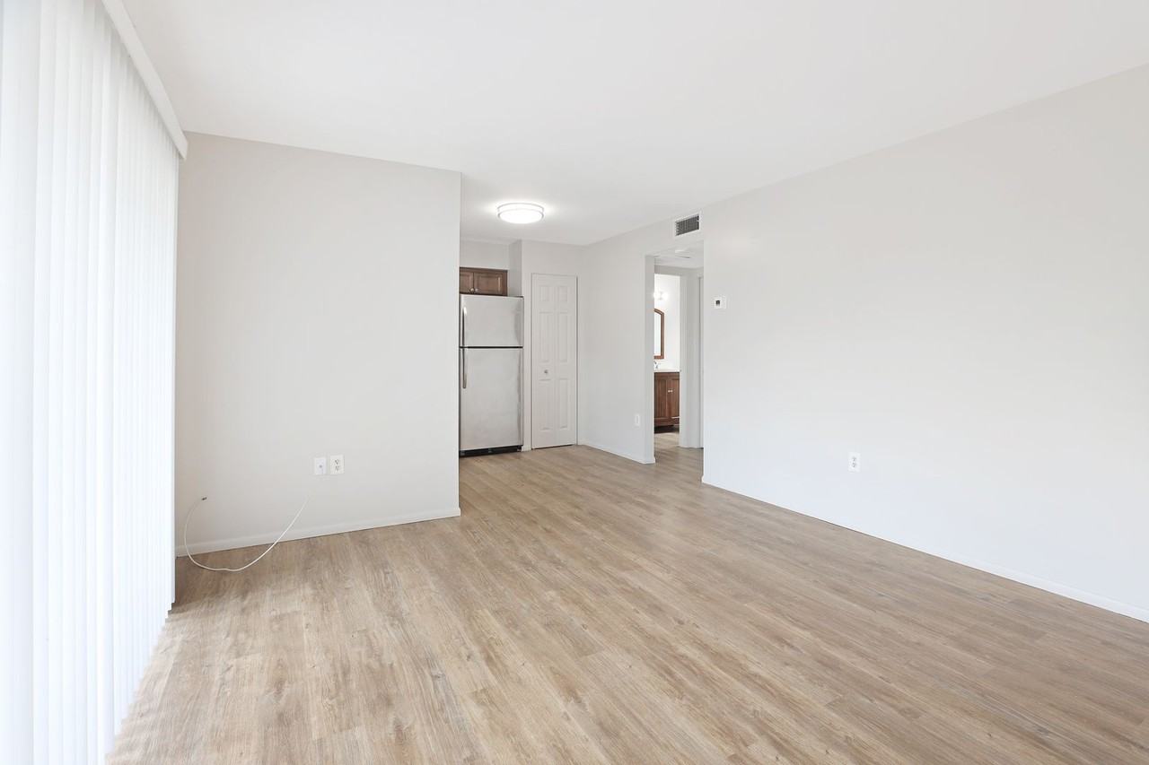 2304 Ringling Blvd - Photo 5 of 11