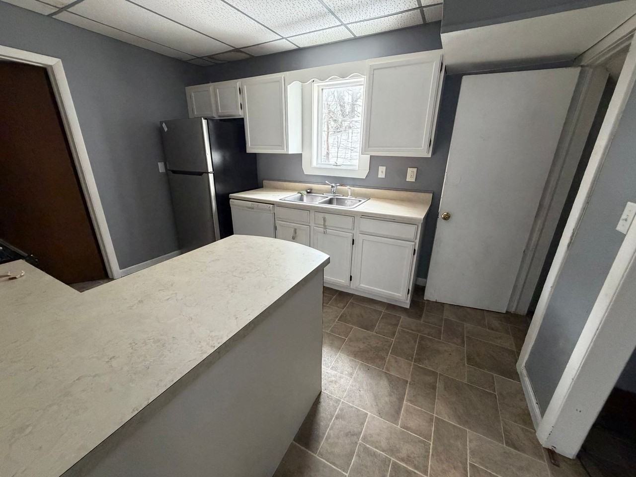 1205 E Converse Ave - Photo 4 of 9