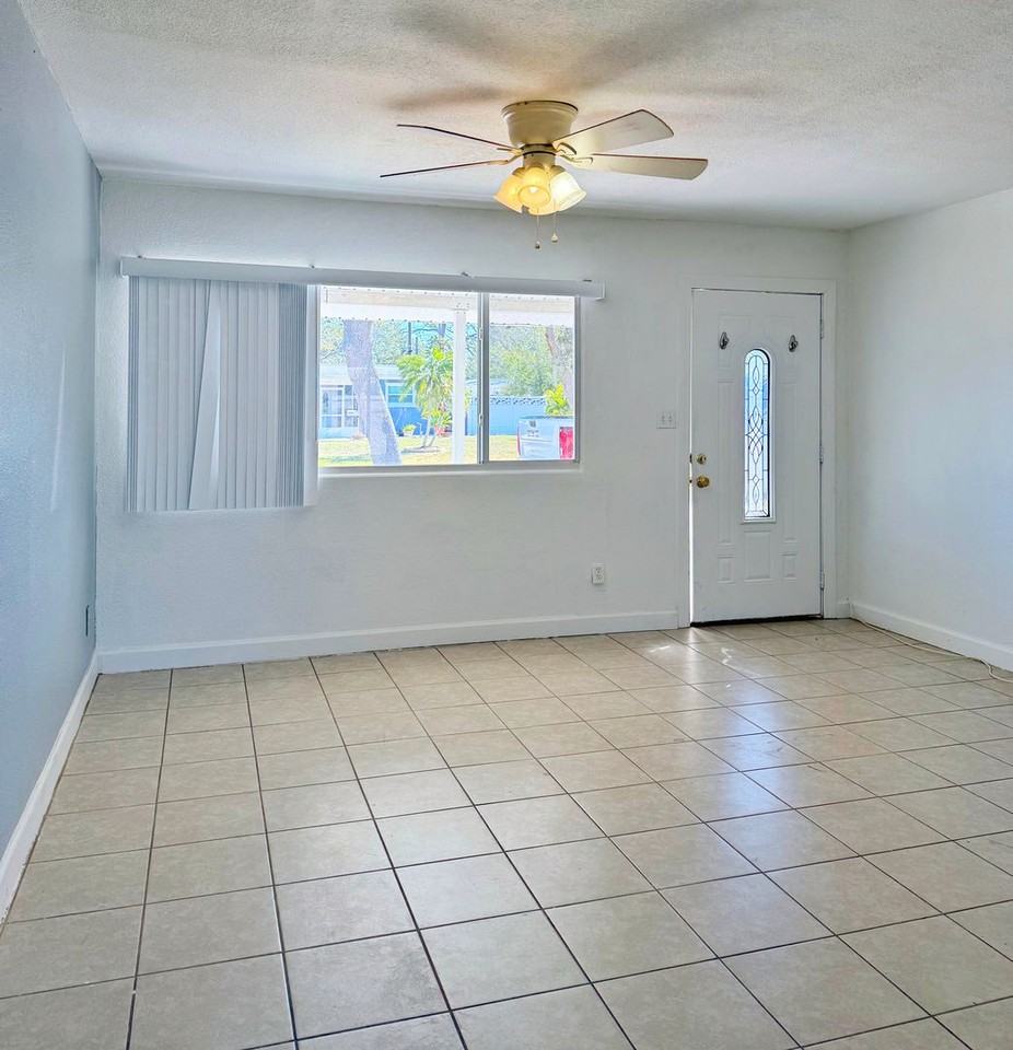 5520 Hobson St Ne - Photo 5 of 37