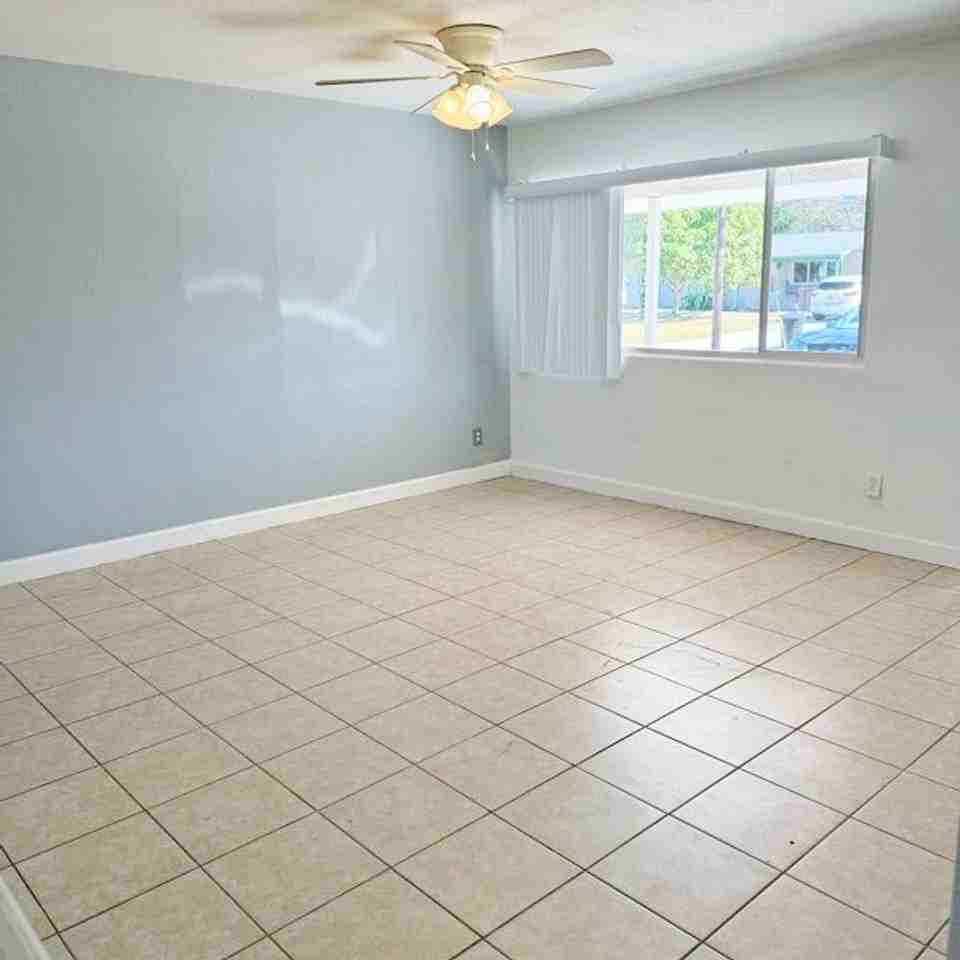 5520 Hobson St Ne - Photo 6 of 37