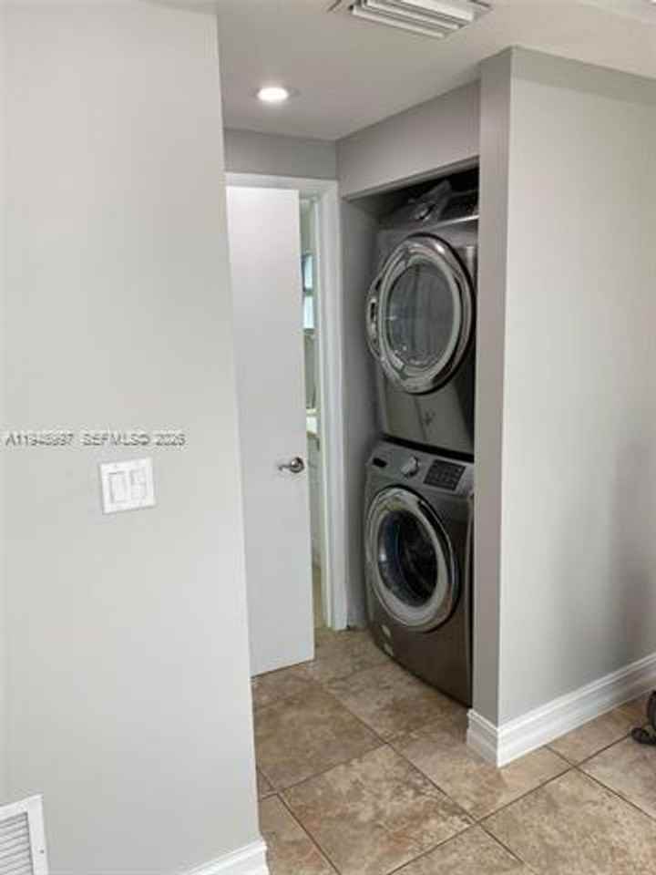 235 235 SW 17th Rd th 101 - Photo 6 of 20