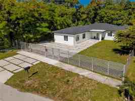 featured image of 651 Ne 172nd St #0