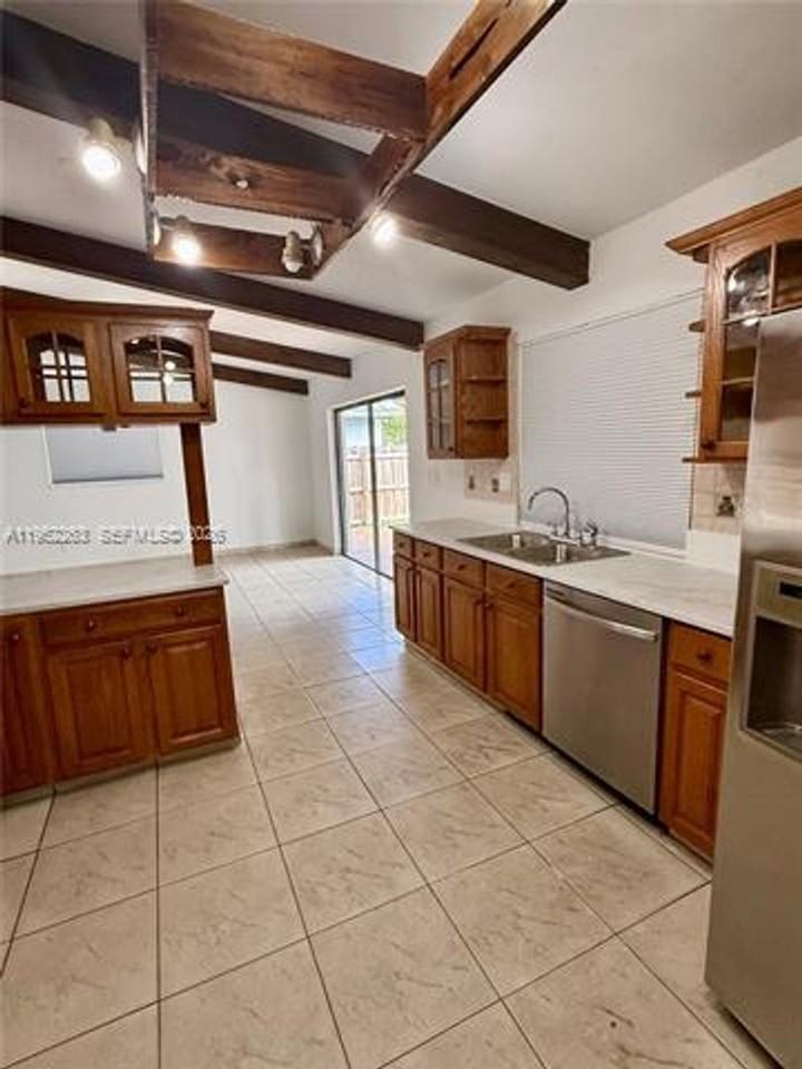 11041 Sw 140th Ave #0 - Photo 5 of 19