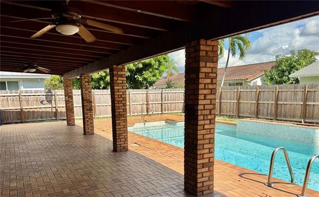 11041 Sw 140th Ave #0 - Photo 7 of 19