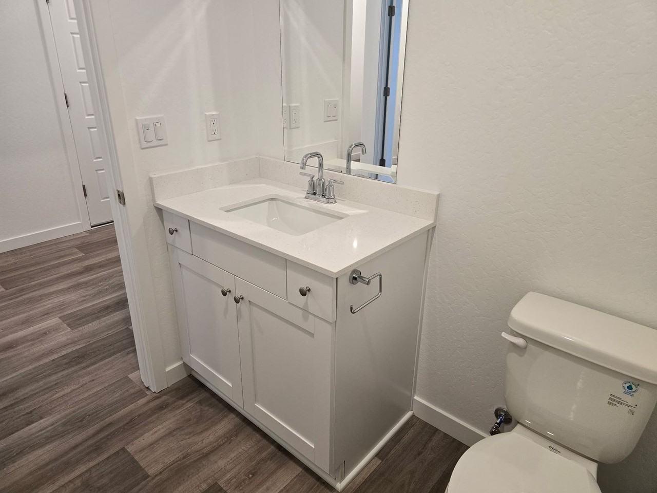 1563 N Mitchell St - Photo 2 of 18