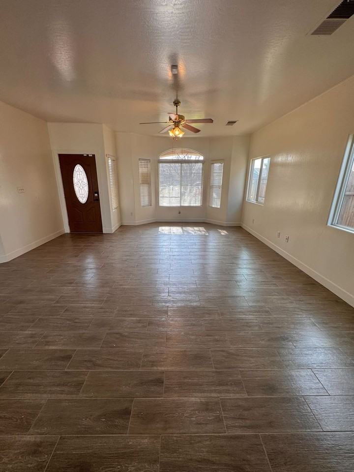 716 New Zealand Dr - Photo 2 of 16