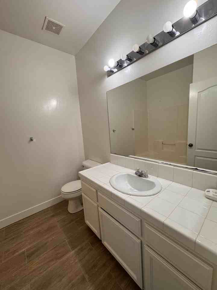 716 New Zealand Dr - Photo 6 of 16