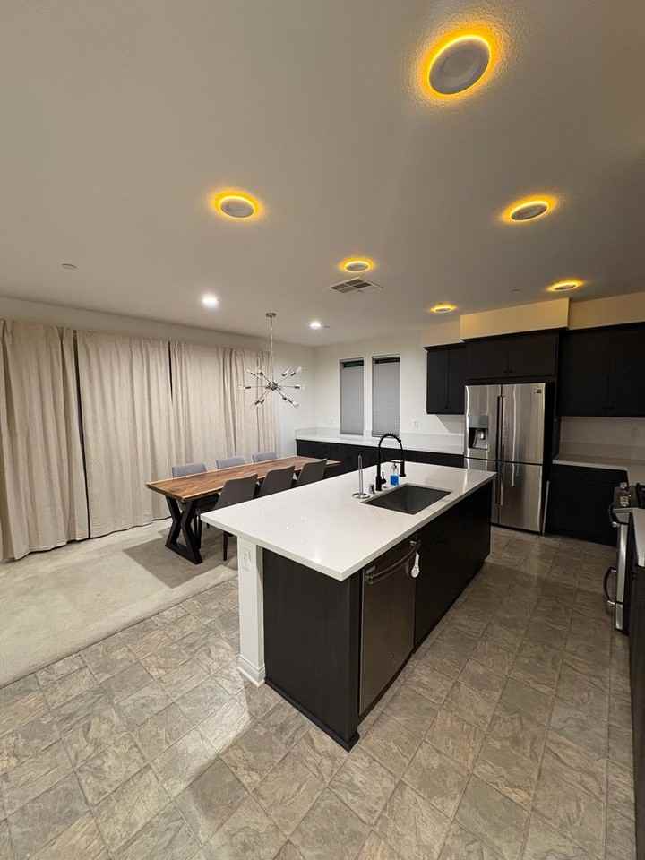 1028 18th St - Photo 2 of 34