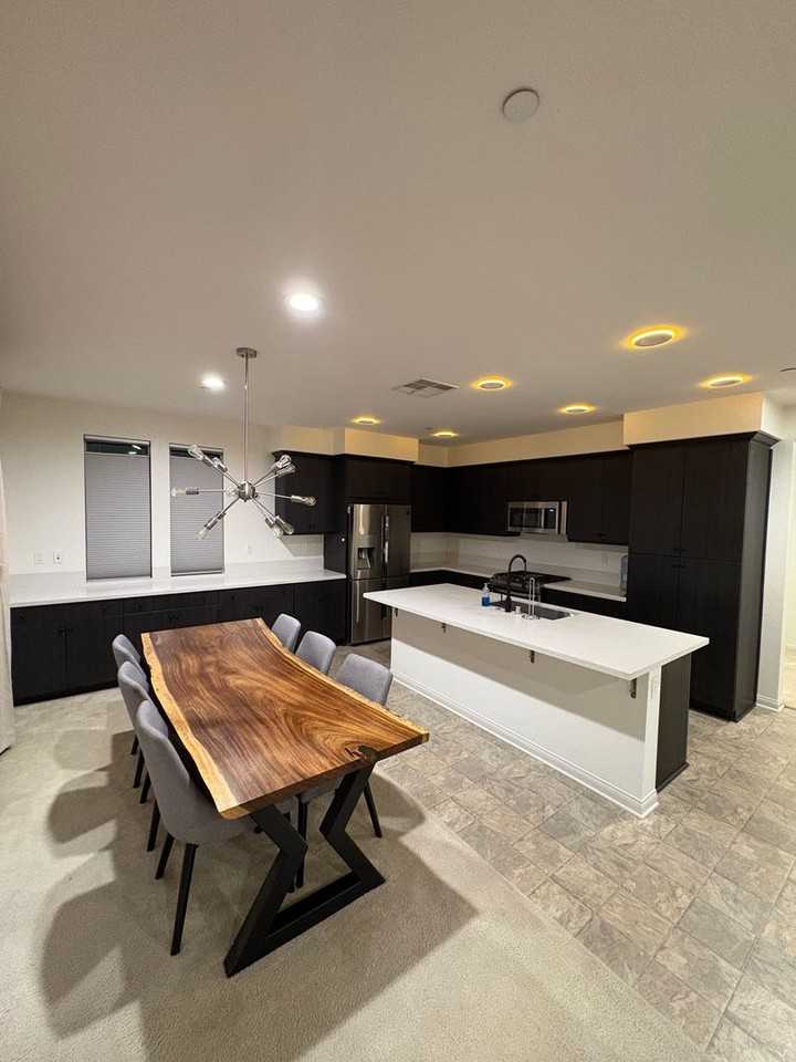 1028 18th St - Photo 3 of 34