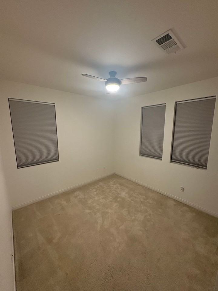 1028 18th St - Photo 5 of 34