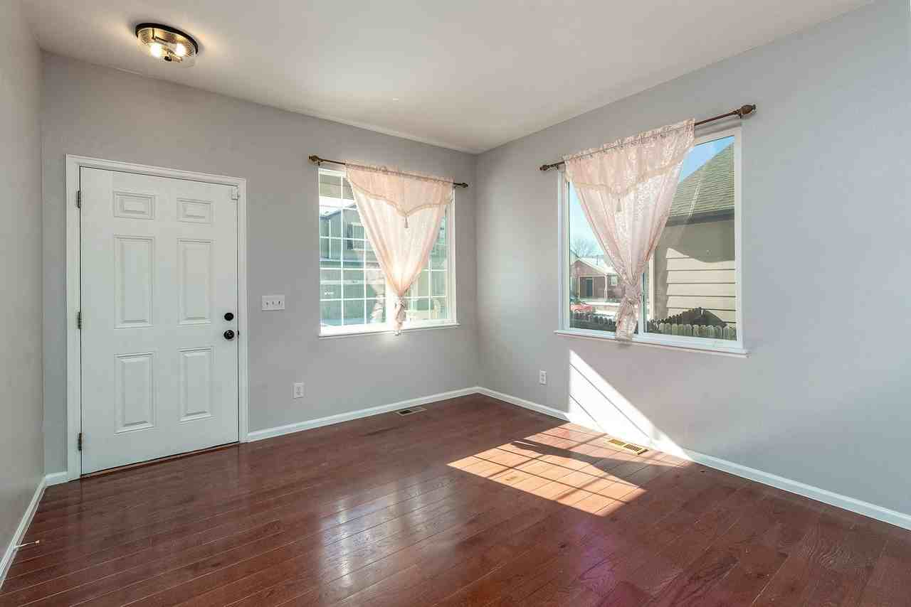 7220 Mount Higgins Hts - Photo 3 of 26