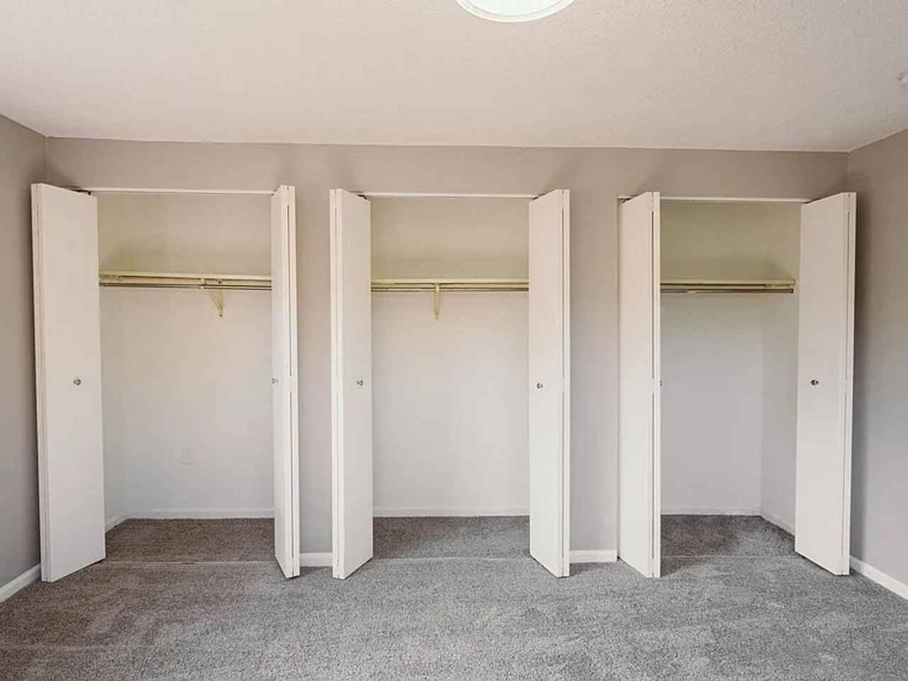 164 Coe Ave - Photo 3 of 7