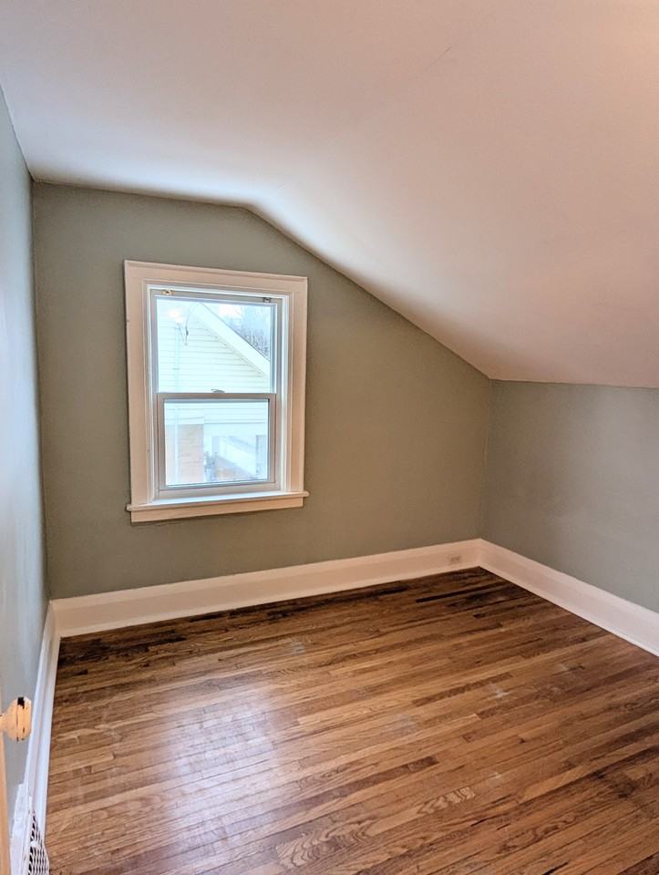 164 Centre Street North - Photo 6 of 10