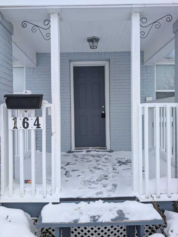 164 Centre Street North - Photo 2 of 10