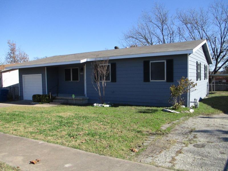 1005 S 11th St - Photo 2 of 50