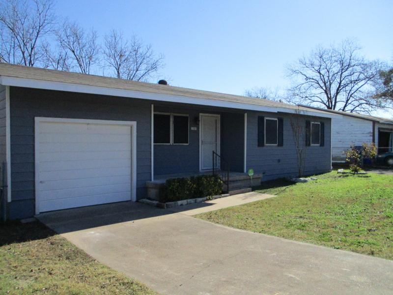 1005 S 11th St - Photo 3 of 50