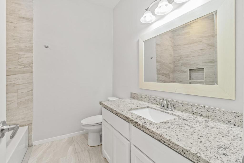 512 Downing Ave Apt 4 - Photo 2 of 12