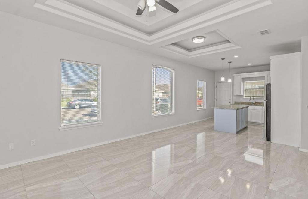 512 Downing Ave Apt 4 - Photo 3 of 12