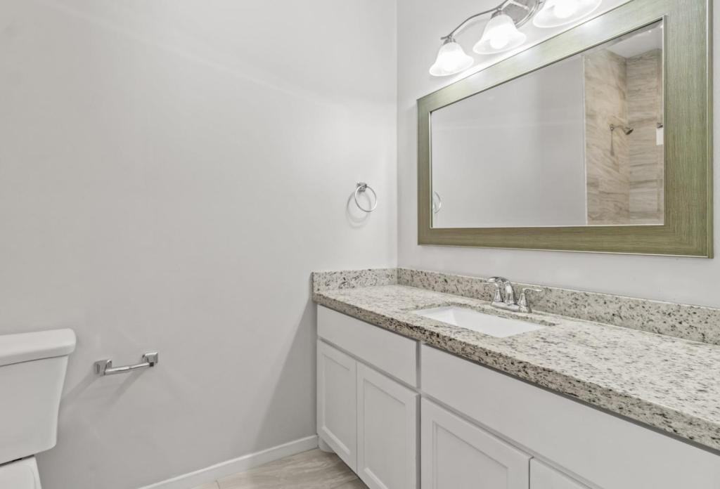 512 Downing Ave Apt 4 - Photo 4 of 12