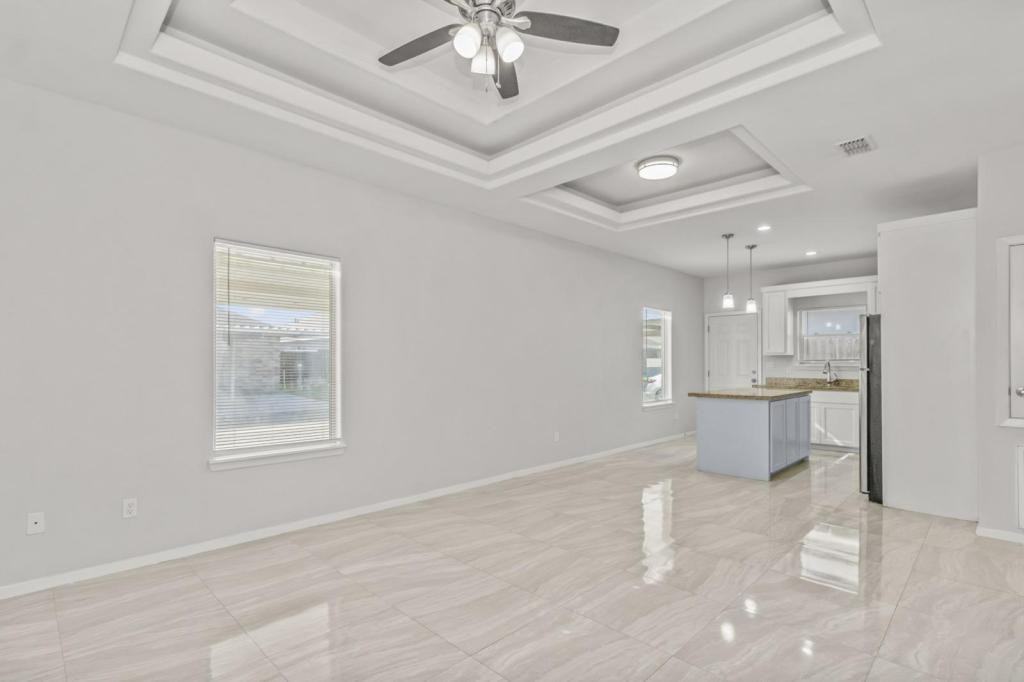 512 Downing Ave Apt 4 - Photo 6 of 12