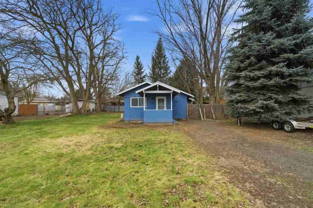 355 W 6th St - Photo 3 of 24