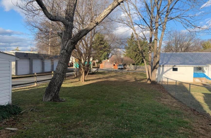 333 Madison St - Photo 5 of 11