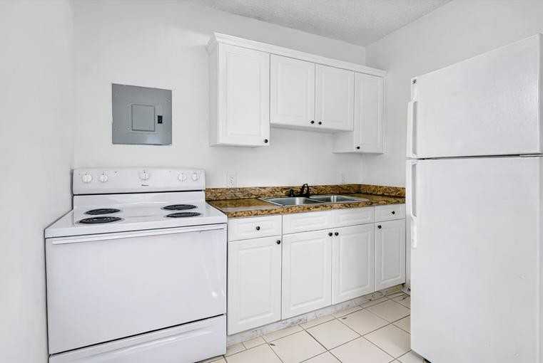 1600 Center St - Photo 4 of 14