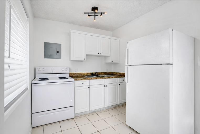 1600 Center St - Photo 5 of 14