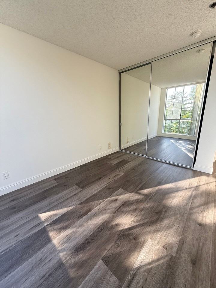 **Prime Location | Clean & a Great Value Well - Photo 6 of 23