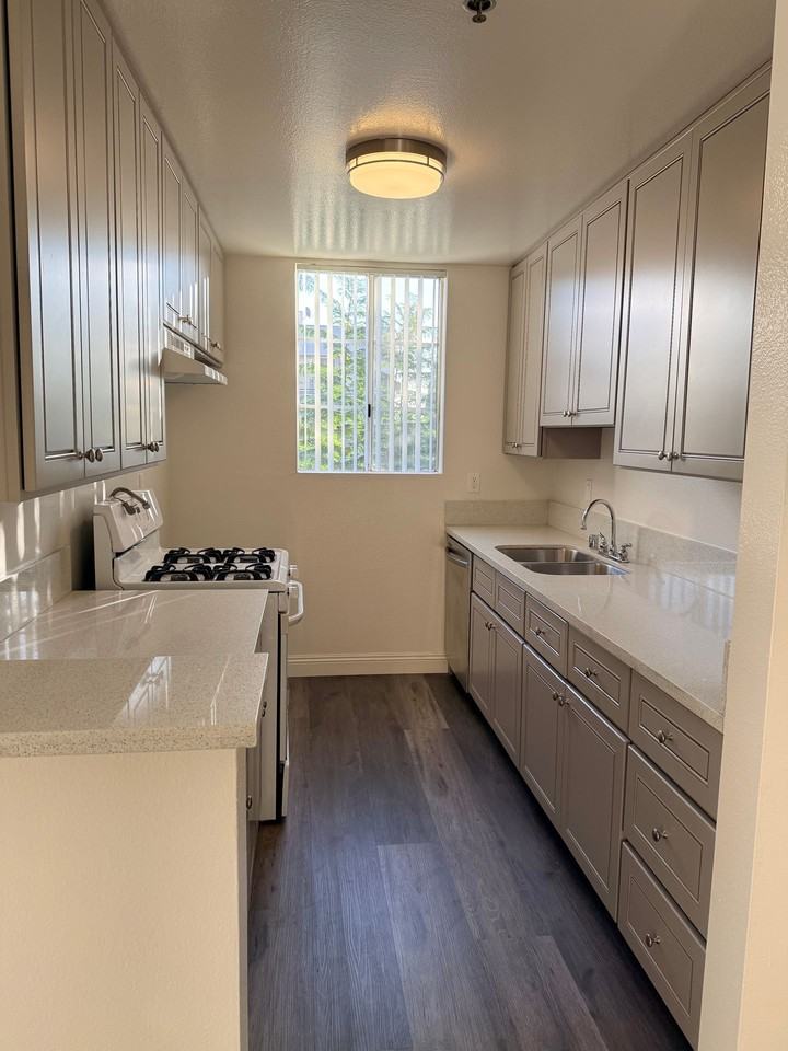 **Prime Location | Clean & a Great Value Well - Photo 5 of 23