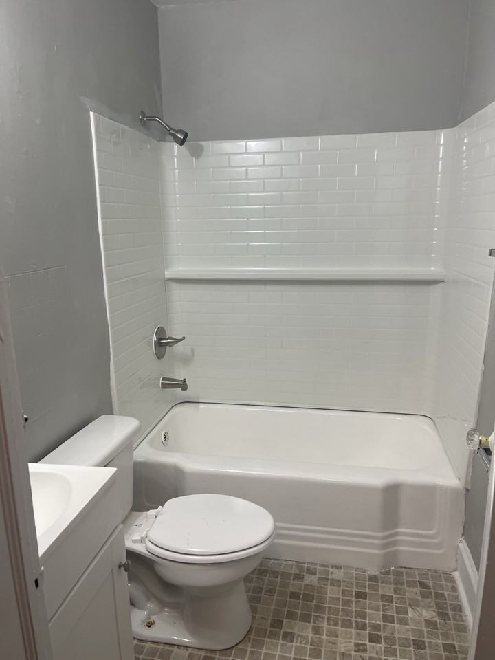 1707 Dinwiddie Ave - Photo 5 of 15