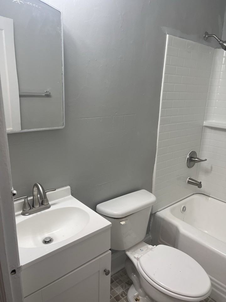 1707 Dinwiddie Ave - Photo 7 of 15