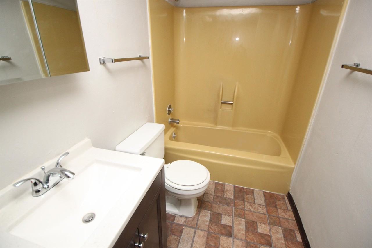 527 Monroe Ave #406 - Photo 4 of 7