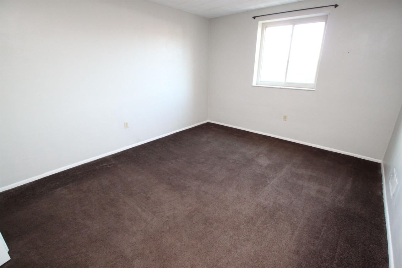 527 Monroe Ave #406 - Photo 3 of 7