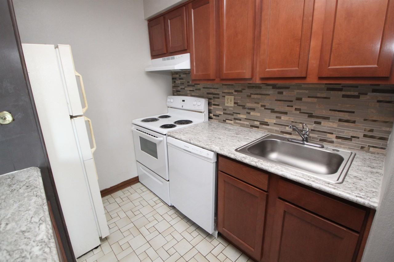 527 Monroe Ave #406 - Photo 5 of 7