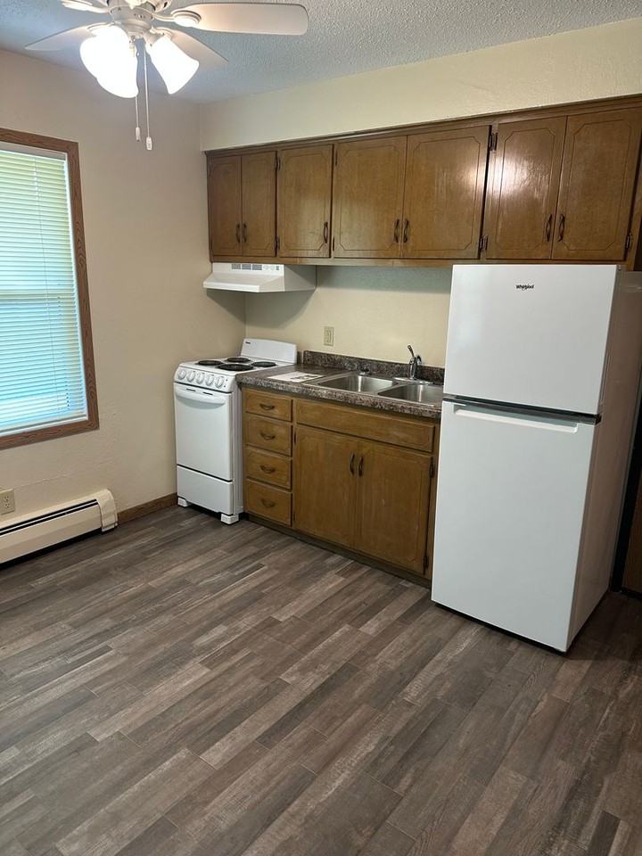 1604 16th St Se #6 - Photo 2 of 7