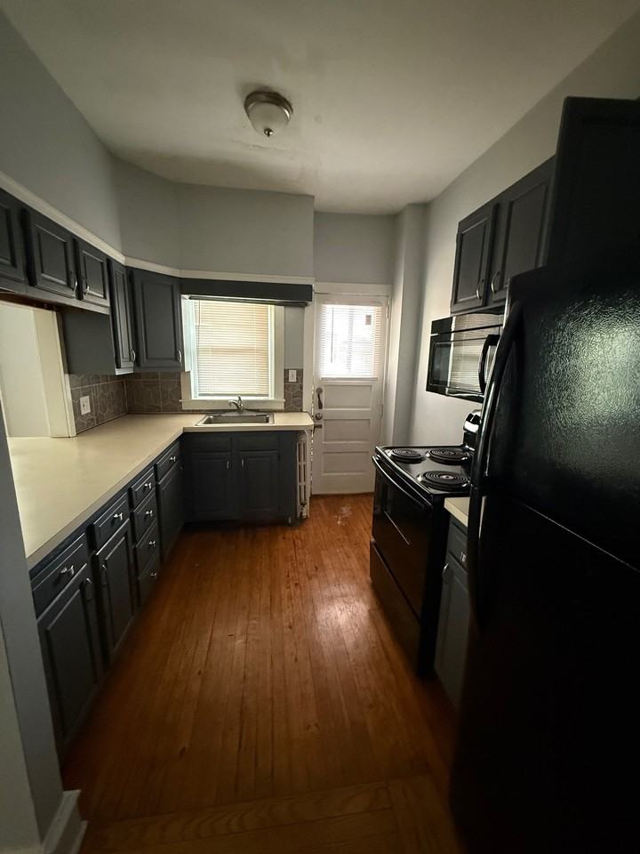 307 W 18th St #2 - Photo 4 of 12