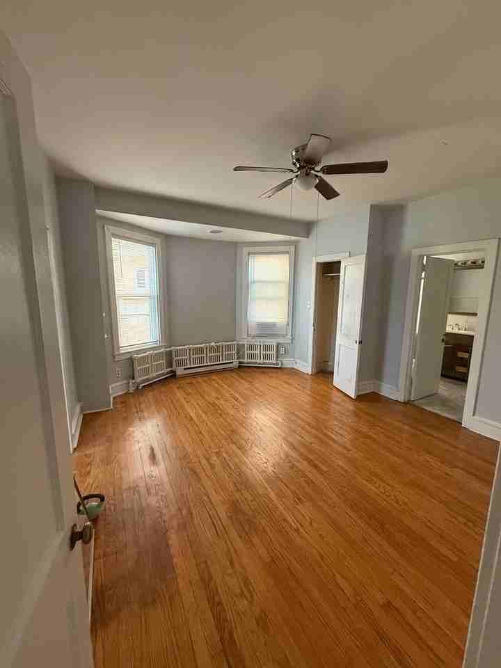 307 W 18th St #2 - Photo 5 of 12